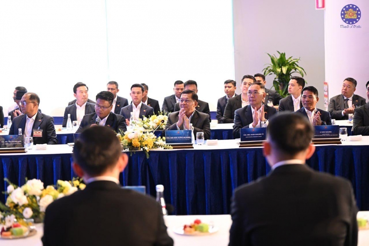 Chuyến thăm của Tổng thống Min Aung Hlaing diễn ra trong bối cảnh Việt Nam và Myanmar đang thúc đẩy quan hệ hợp tác trên nhiều lĩnh vực, có ý nghĩa quan trọng góp phần tăng cường giao lưu, kết nối và mở ra những cơ hội hợp tác mới giữa cộng đồng doanh nghiệp hai nước. Chuyến thăm của Tổng thống Min Aung Hlaing diễn ra trong bối cảnh Việt Nam và Myanmar đang thúc đẩy quan hệ hợp tác trên nhiều lĩnh vực, có ý nghĩa quan trọng góp phần tăng cường giao lưu, kết nối và mở ra những cơ hội hợp tác mới giữa cộng đồng doanh nghiệp hai nước.