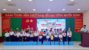“Tiếp bước em đến trường”