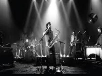 Hangi müzik grubu daha önce kuruldu?