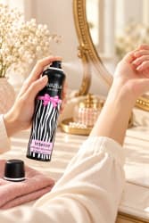 Intense — بخاخ معطّر بنقشة مخططة — توضيح الاستخدام