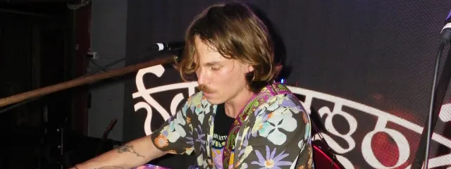 Photo 3 of 6