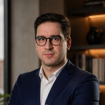 Dr. Yan Castro