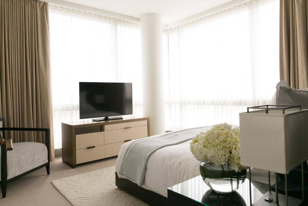 The_Dominick_Hotel_1