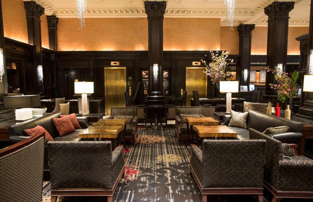 The_Algonquin_Hotel_1