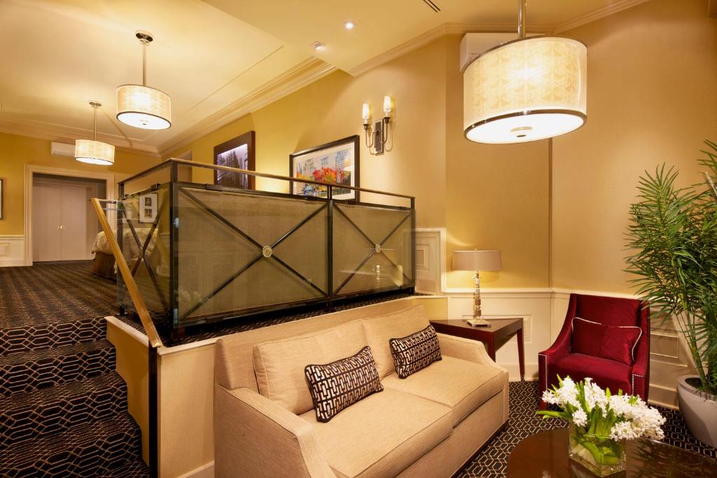 The_Algonquin_Hotel_30's photo