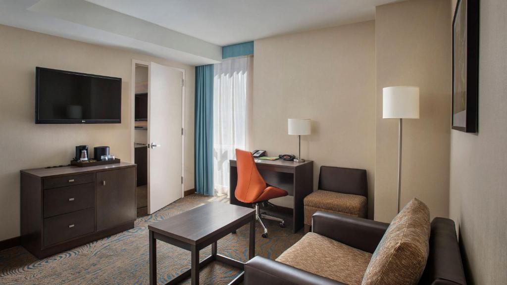 Courtyard_Hotel_2
