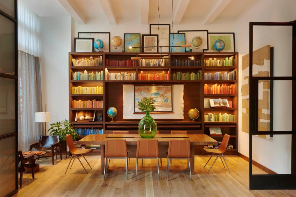 Arlo_nomad_hotel_15's photo