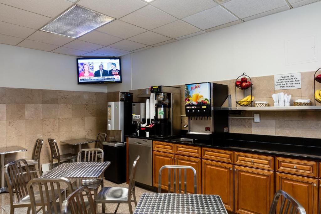 broadway_plaza_hotel_45's photo