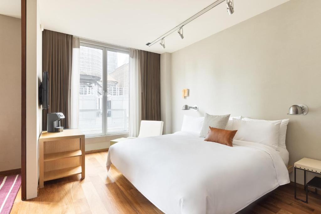 sonder_chambers_10's photo