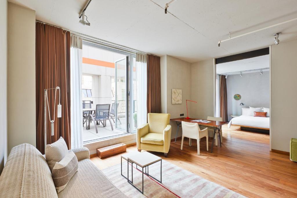 sonder_chambers_18's photo