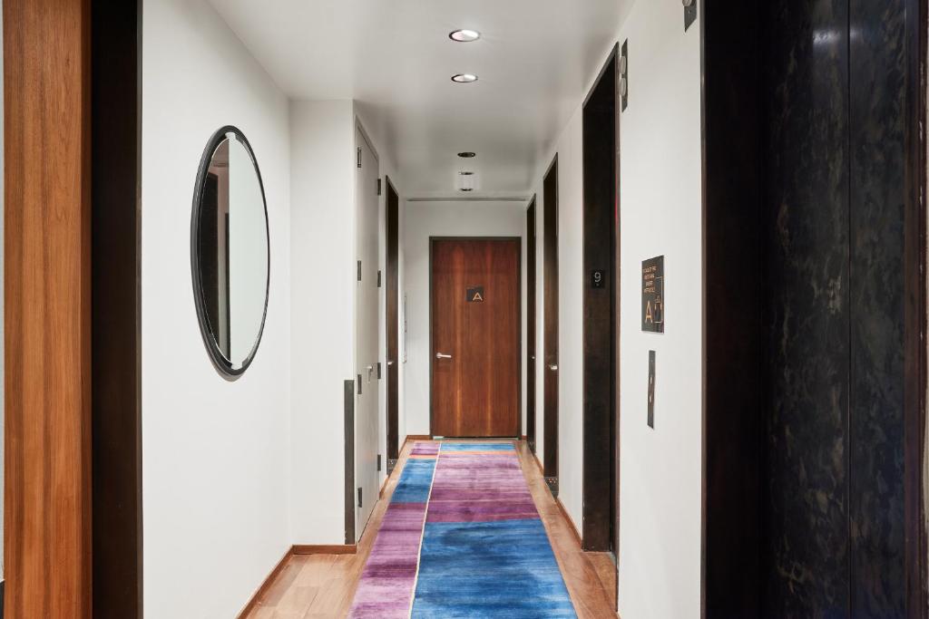 sonder_chambers_6's photo