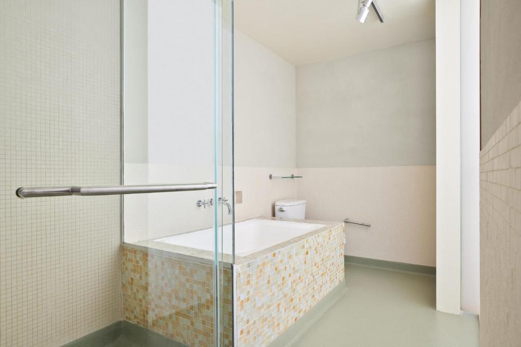 sonder_chambers_9's photo