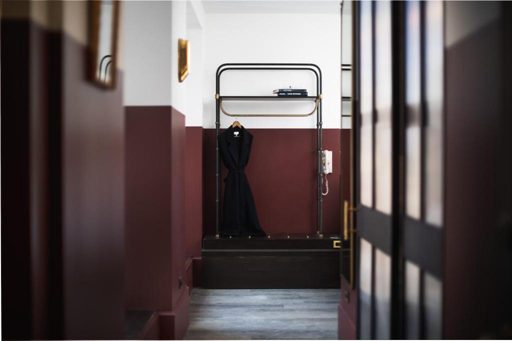 civilian_hotel_43's photo