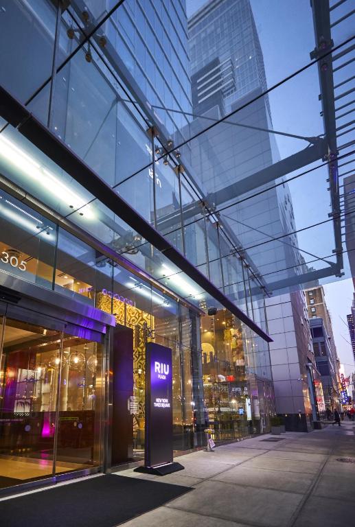 hotel_riu_plaza_8's photo