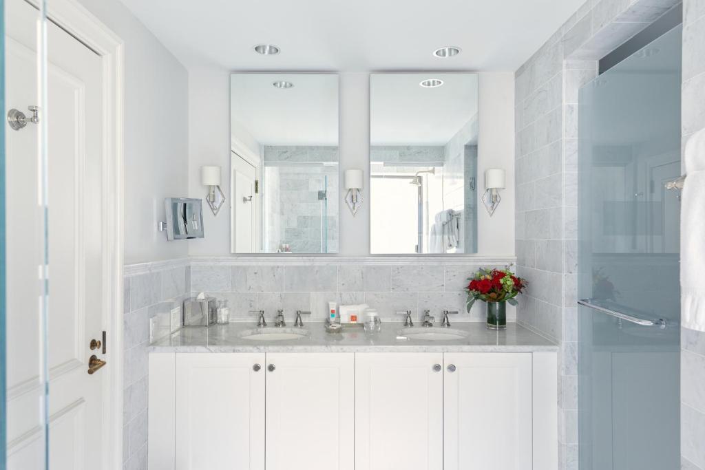 loews_regency_12's photo