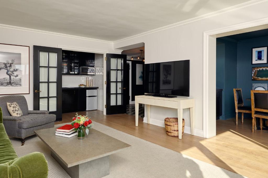 loews_regency_17's photo