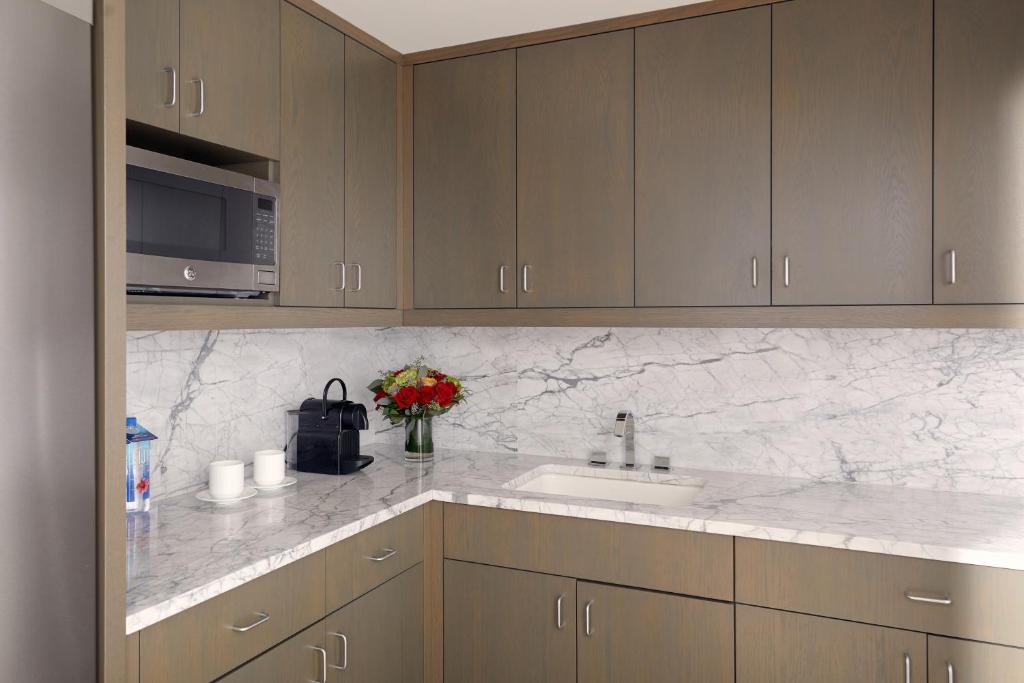 loews_regency_22's photo