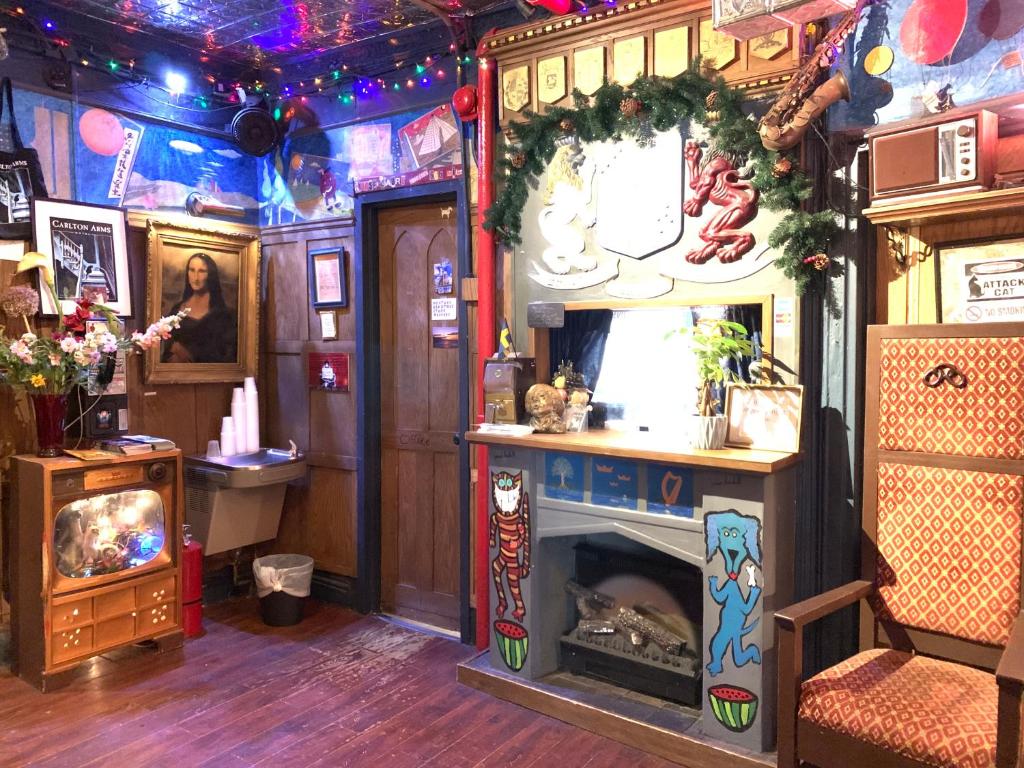 Carlton_arms_10's photo