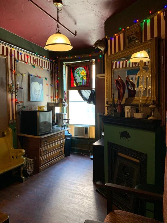 Carlton_arms_13's photo