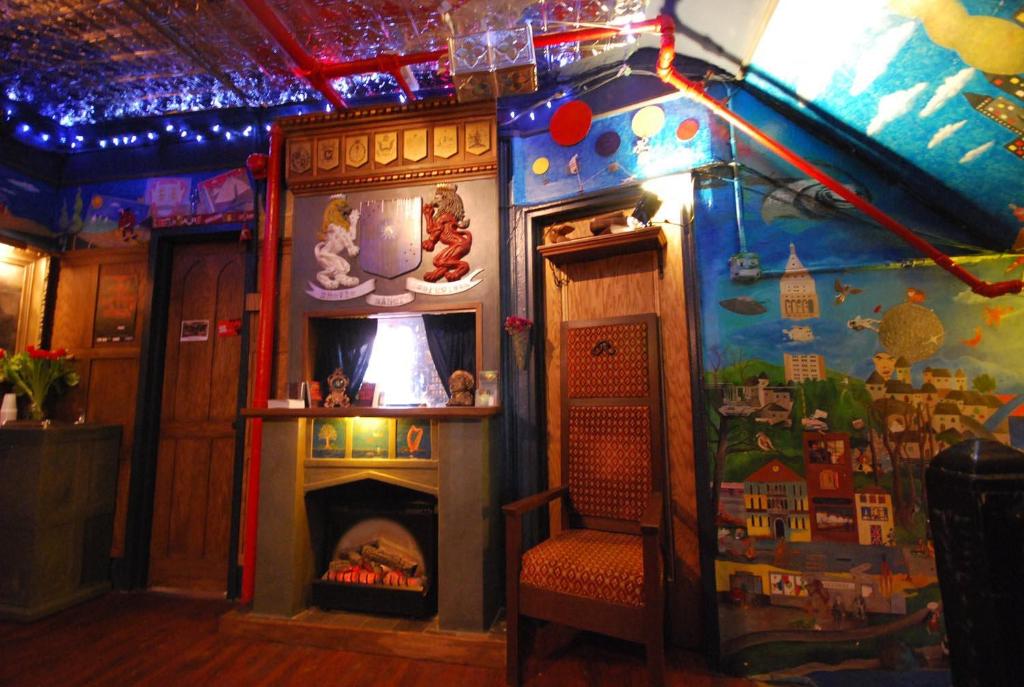 Carlton_arms_18's photo