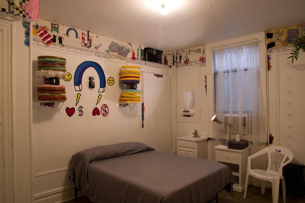 Carlton_arms_26's photo