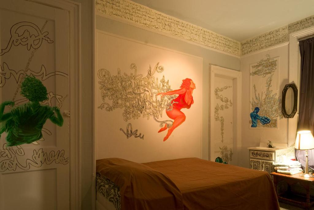 Carlton_arms_27's photo