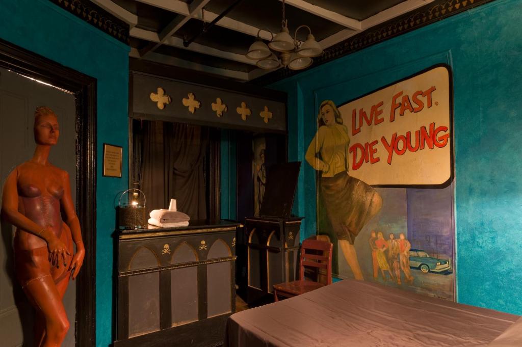 Carlton_arms_29's photo