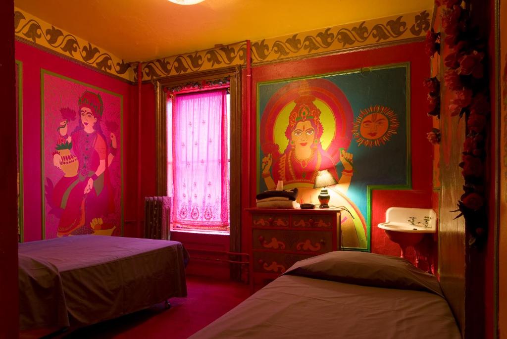 Carlton_arms_30's photo