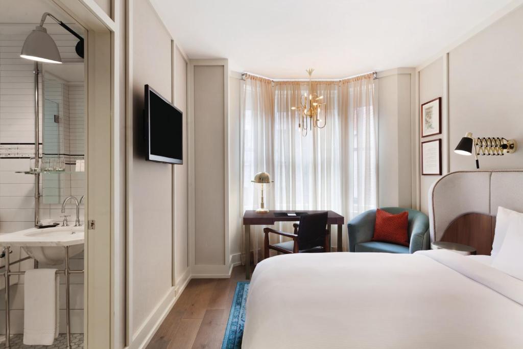 Evelyn_nomad_37's photo