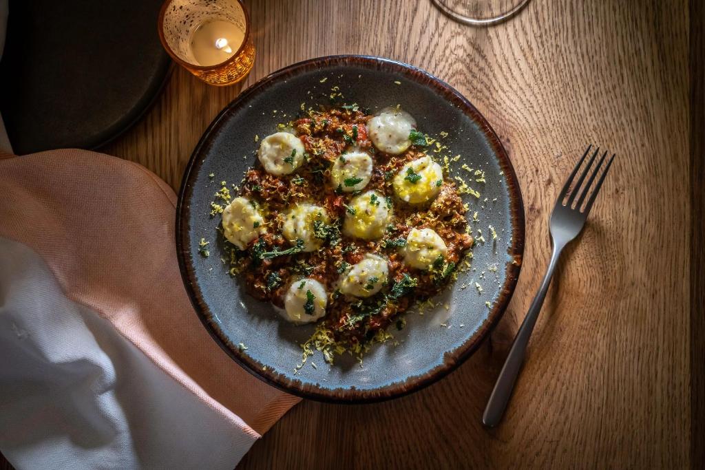 Made_hotel_32's photo