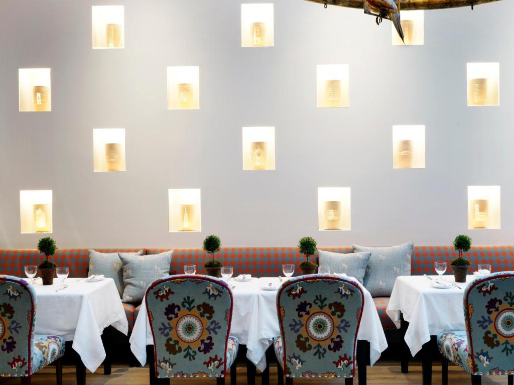 The_whitby_hotel_44's photo