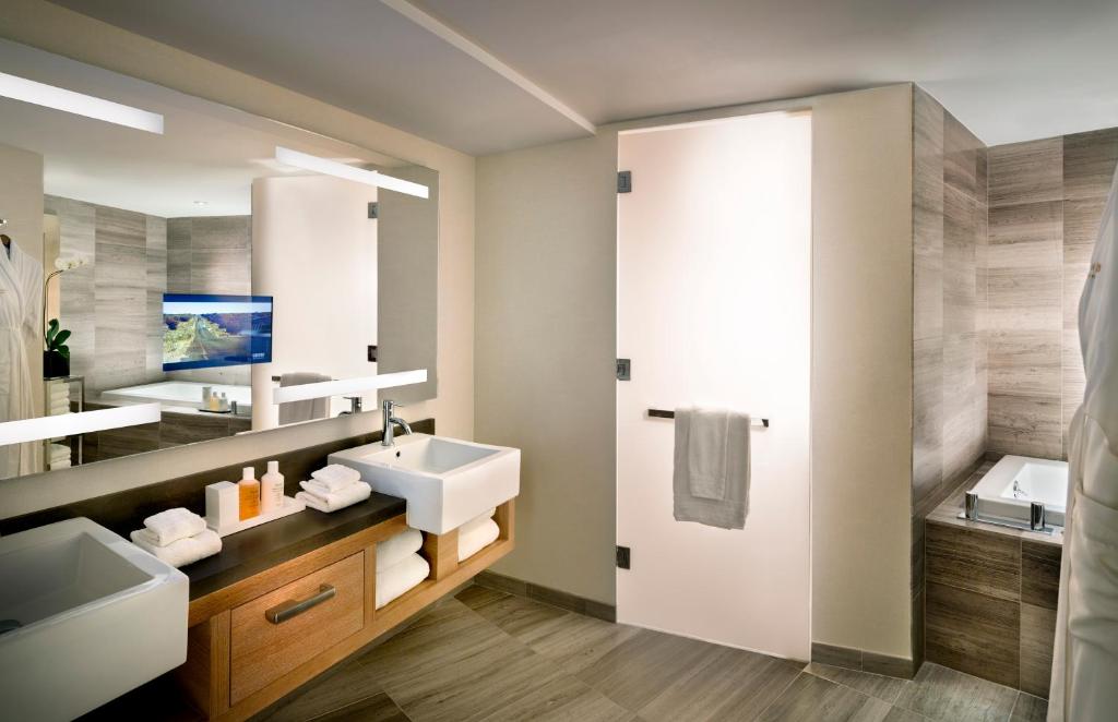 conrad_new_york_37's photo