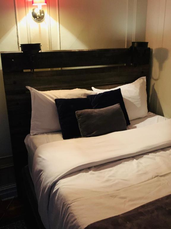 Eclectic_cozy_studio_inwood_12's photo