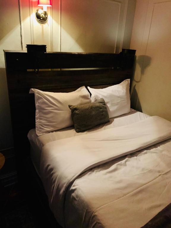 Eclectic_cozy_studio_inwood_13's photo