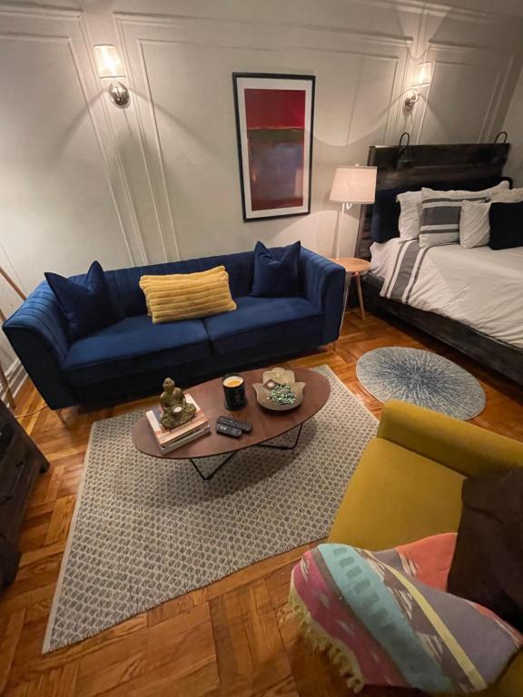 Eclectic_cozy_studio_inwood_14's photo