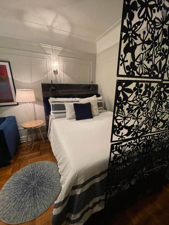 Eclectic_cozy_studio_inwood_18's photo