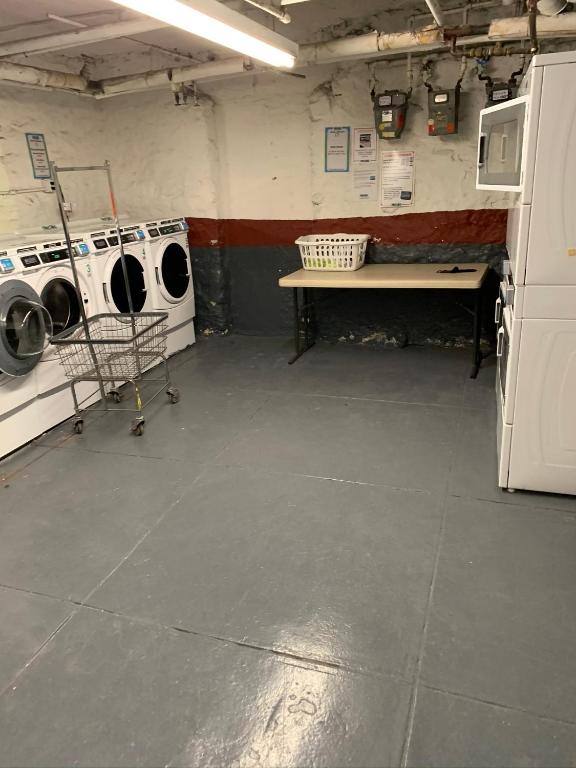 Eclectic_cozy_studio_inwood_19's photo