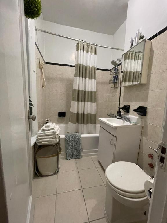 Eclectic_cozy_studio_inwood_21's photo