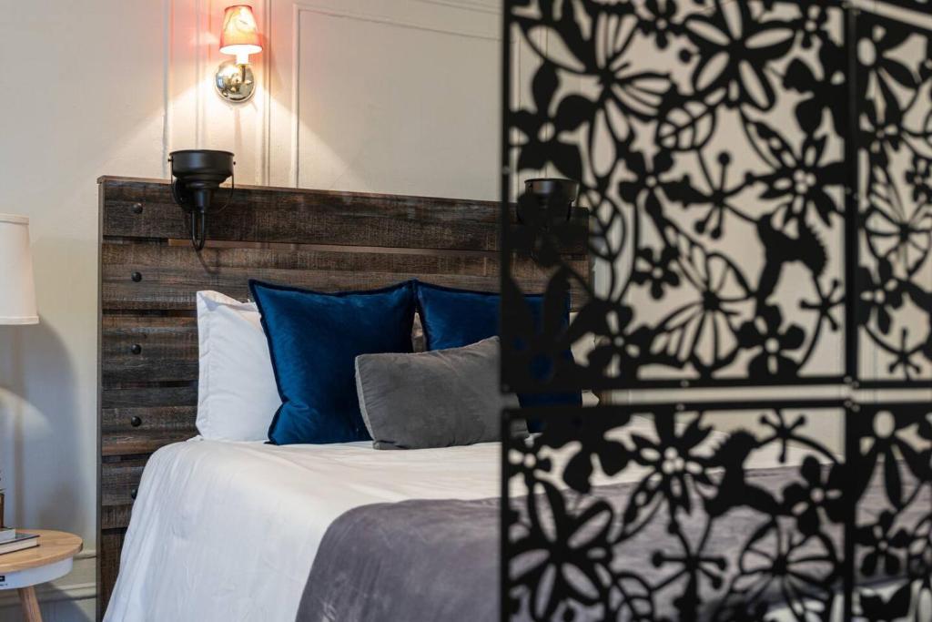 Eclectic_cozy_studio_inwood_24's photo