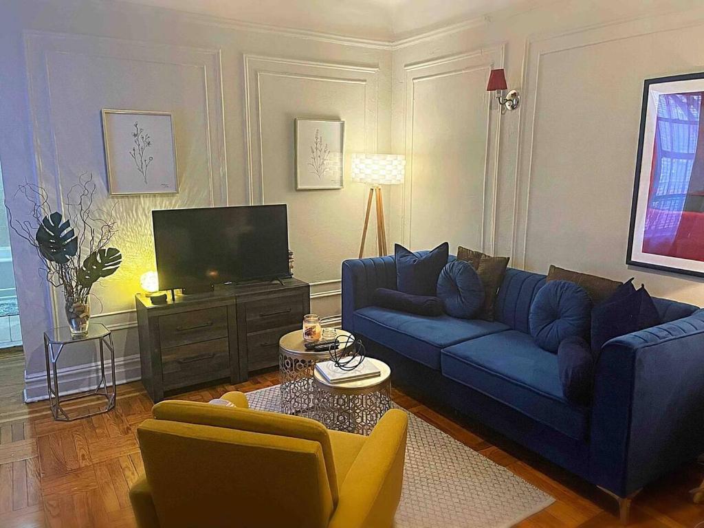 Eclectic_cozy_studio_inwood_26's photo