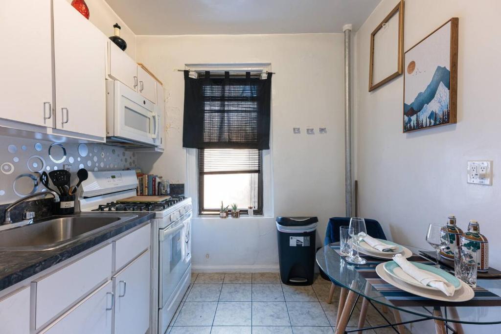 Eclectic_cozy_studio_inwood_28's photo