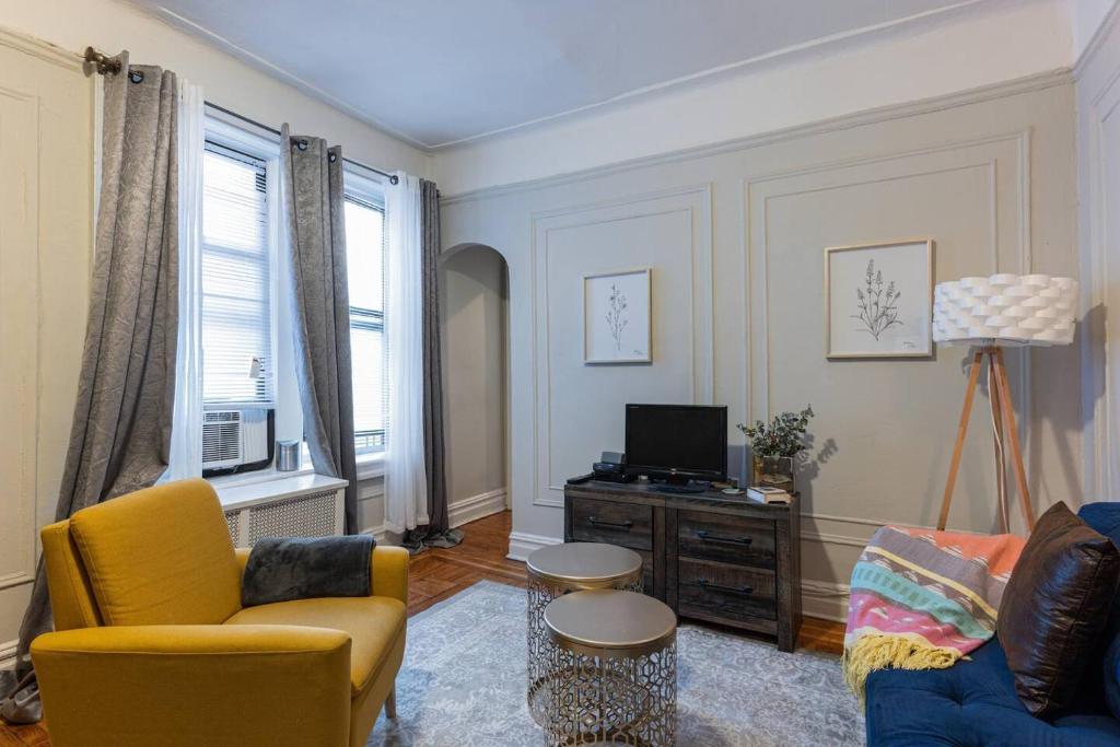 Eclectic_cozy_studio_inwood_29's photo