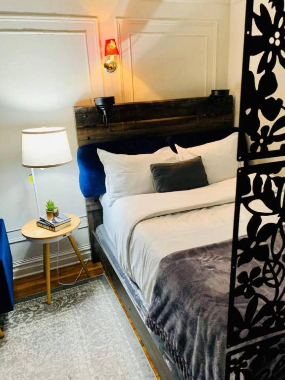 Eclectic_cozy_studio_inwood_34's photo