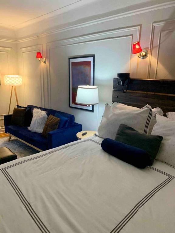 Eclectic_cozy_studio_inwood_37's photo