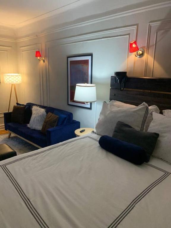 Eclectic_cozy_studio_inwood_43's photo