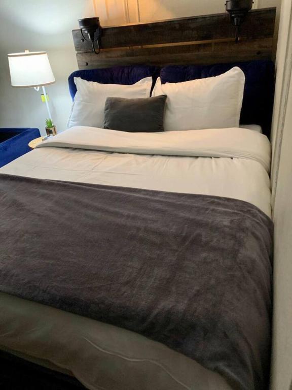 Eclectic_cozy_studio_inwood_44's photo