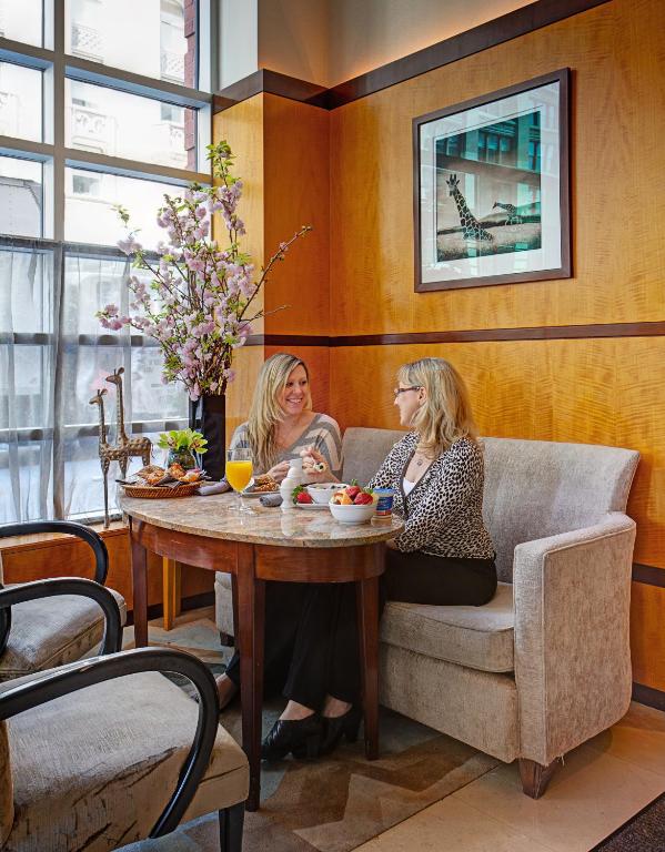 Hotel_giraffe_16's photo