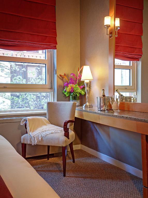 Hotel_giraffe_37's photo