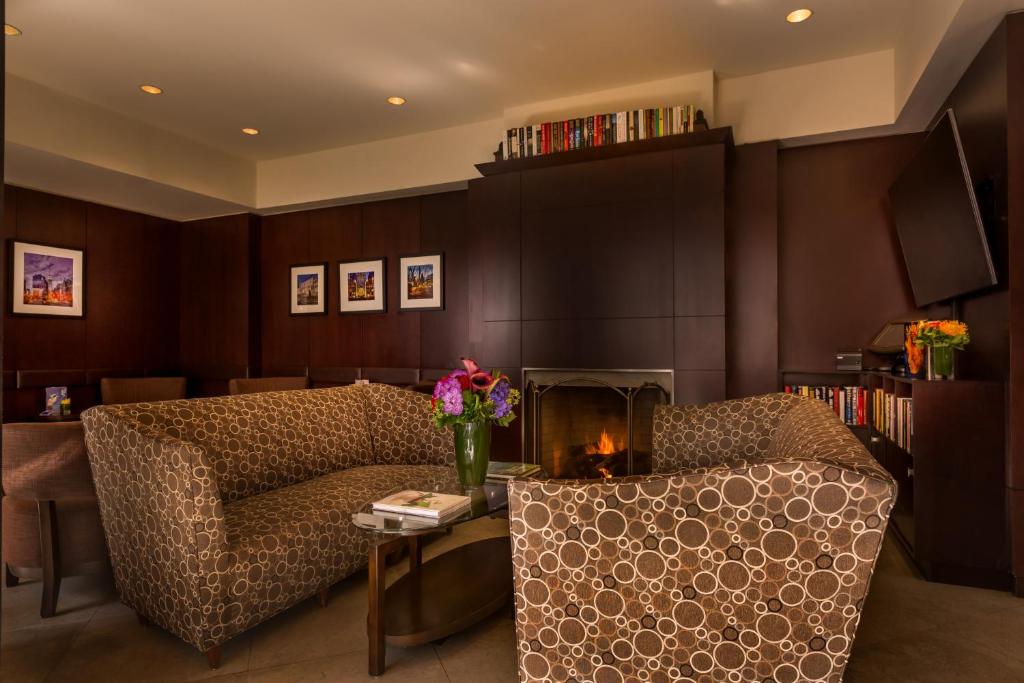 Library_hotel_26's photo