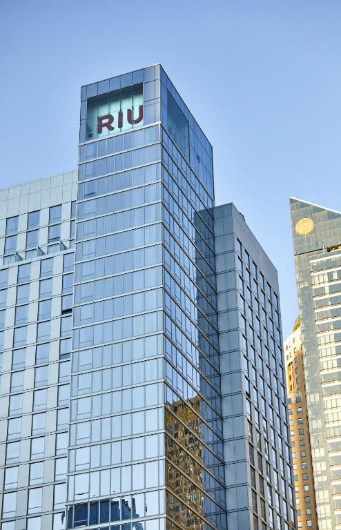 Riu_plaza_3